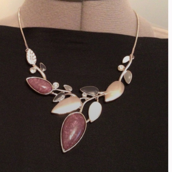 Statement Necklace Elegant European Fashion - Picture 3 of 3